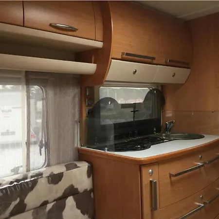 Kolobrzeg Mielno Ustronie Morskie Sarbinowo Pole Kempingowe -fendt Caravan Saphir