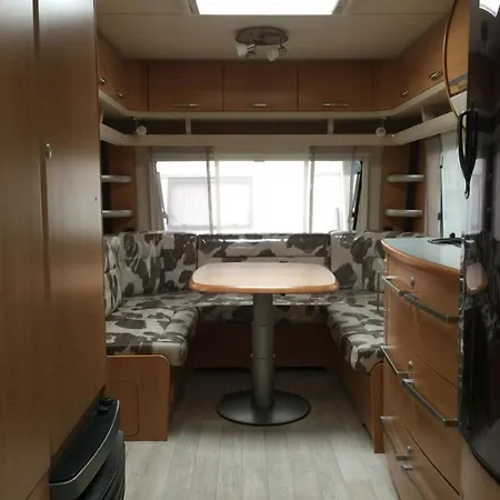 Kolobrzeg Mielno Ustronie Morskie Sarbinowo Pole Kempingowe -fendt Caravan Saphir